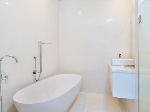 Abode On Bilinga - Absolute Beachfront Holiday Home Walk Over The Sand Dunes To The Ocean