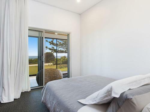 Abode On Bilinga - Absolute Beachfront Holiday Home Walk Over The Sand Dunes To The Ocean
