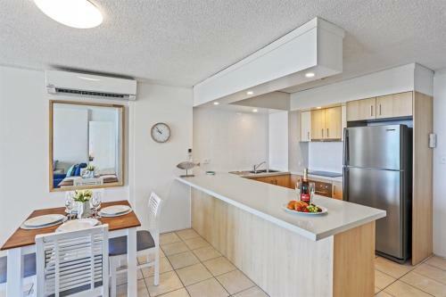 Aparthotel One The Esplanade Apartments On Surfers Paradise