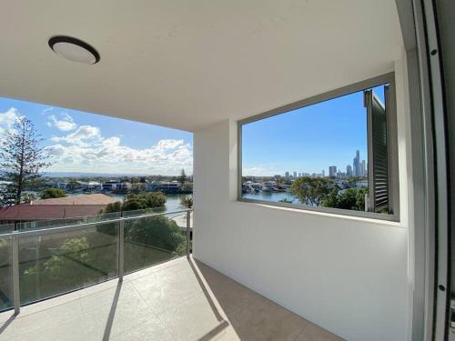 Stunning Waterfront 3bed Modern Apartment