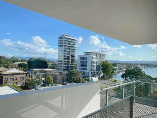 Stunning Waterfront 3bed Modern Apartment