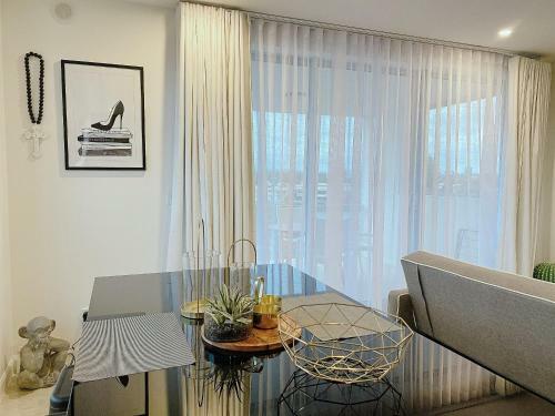 Stunning Waterfront 3bed Modern Apartment
