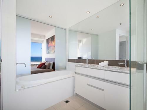 Reflections Tower 2 Unit 304 - Beachfront, Views, And A Great Location Wi-fi Included
