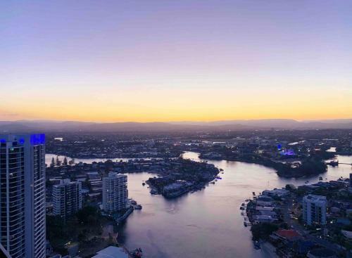 Breathtaking Views 4bd High Floor Lux Apartment