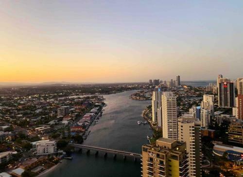 Breathtaking Views 4bd High Floor Lux Apartment