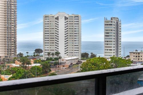 Apartamento Sunny Modern Two-bedroom Pad Steps From The Beach