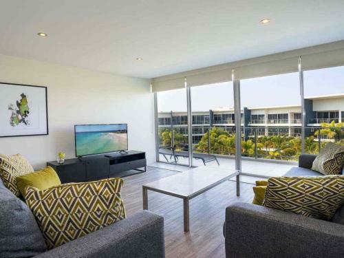 Resort Style Apartment In Hope Island