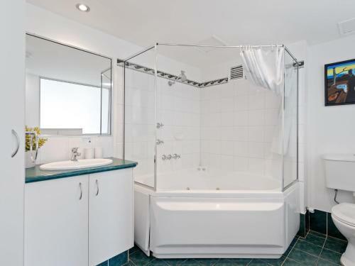Surfers Plaza Resort 2 Bedroom Apartment With View
