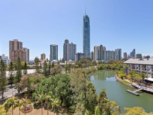 Surfers Plaza Resort 2 Bedroom Apartment With View