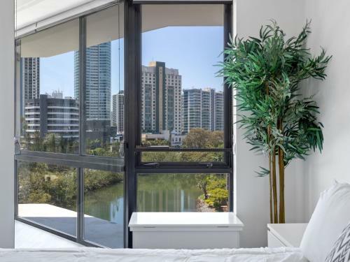 Surfers Plaza Resort 2 Bedroom Apartment With View
