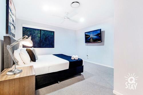 Broadbeach Waters 7 Bedroom Home With Pool - Qstay