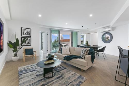 3 Bedroom Wow Factor Executive Apartment - Wings Resort Surfers Paradise