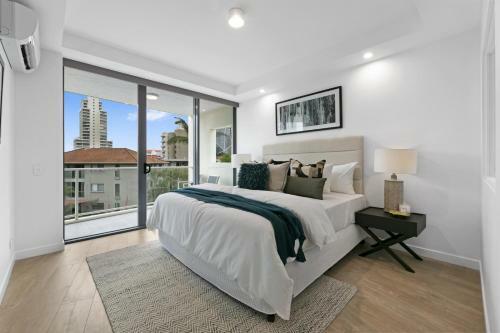 3 Bedroom Wow Factor Executive Apartment - Wings Resort Surfers Paradise