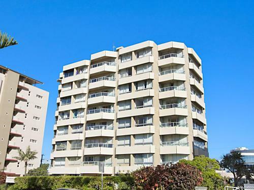 Kooringal Unit 17 - Panoramic Ocean Views From This 5th Floor Apartment