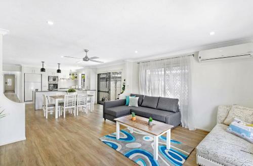 Homely Getaways In Broadbeach Waters