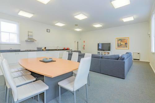 4 Bedroom House - Hobart Cbd - Free Parking