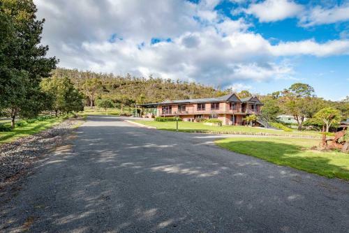 Luxury 6 Bedroom Home With Pool And Spa