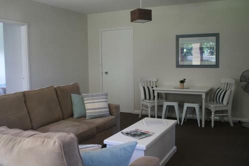 Seaside Apartment Huskisson Jervis Bay With Private Sunny Garden