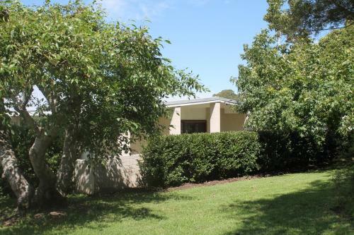 Seaside Apartment Huskisson Jervis Bay With Private Sunny Garden