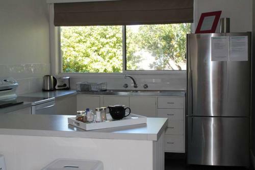 Seaside Apartment Huskisson Jervis Bay With Private Sunny Garden