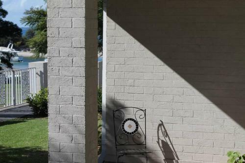 Seaside Apartment Huskisson Jervis Bay With Private Sunny Garden