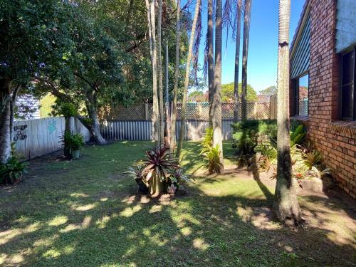 Bromeliads Unit 2 7 Ballanda Crescent