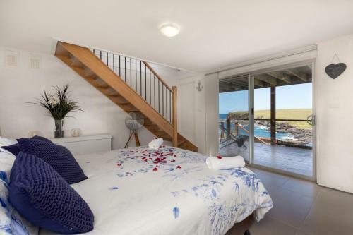 Absolute Oceanfront Cottage