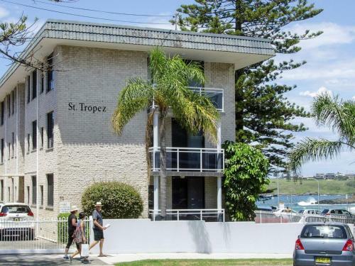 At The Beach - Kiama Surf Beach At Your Doorstep