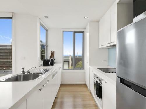 Point Grey Apartment 2 - Ocean Views With Wifi
