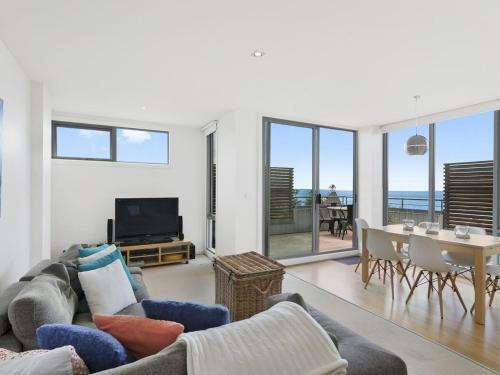 Point Grey Apartment 2 - Ocean Views With Wifi