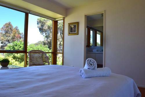Stunning Beach Views, 4 Bed, Sleeps 8, Pool Table, Wifi- Lorne