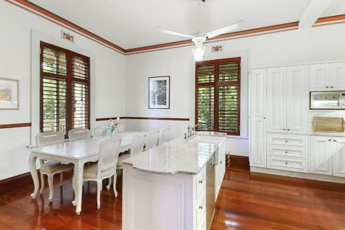 Currawong House Maleny Georgian Style Manor