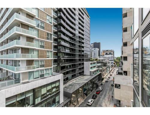 Apartamento Shop Til You Drop At Sleek Unit In Hip Area