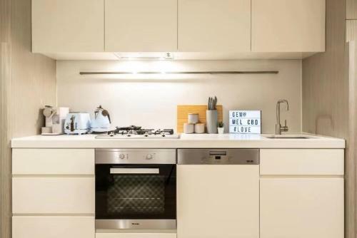 Stunning Opera Apartment-st Kilda Rd