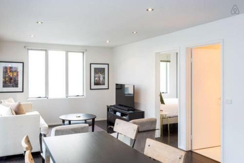 Apartamento Penthouse At Graffiti Laneways & Top Restaurants