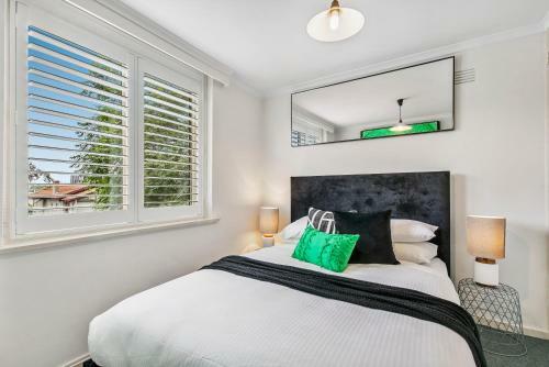 Oversized Apartment Close To City, Parks, Mcg