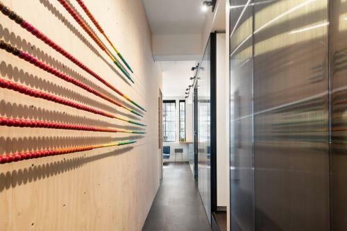 Spacious Designer Warehouse Melbourne Cbd Apartment