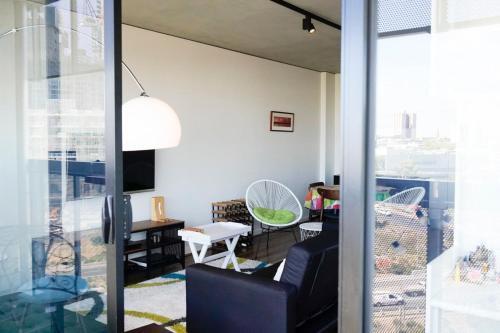 Apartamento Modern 2bd W City Views Pool Gym And Rooftop