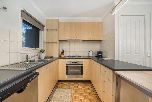 Apartamento 2-bed Unit With Courtyard 15 Min From St Kilda Beach