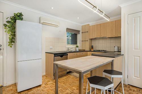 Apartamento 2-bed Unit With Courtyard 15 Min From St Kilda Beach