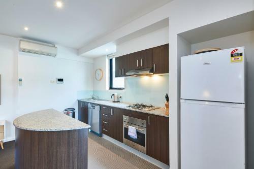 Stylish Port Melbourne Apartment