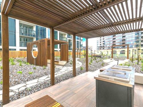 Modern Docklands Apartment City View 3b Lv34