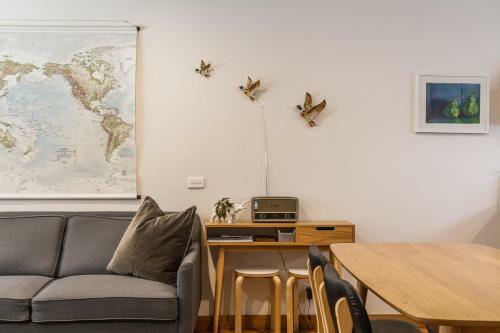 Spacious Homely City Apartment, Near River Walks