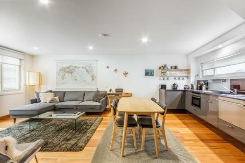 Spacious Homely City Apartment, Near River Walks