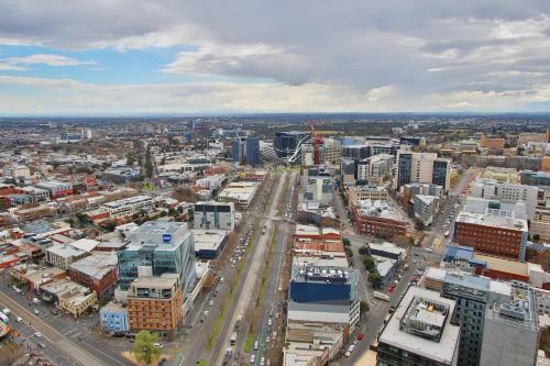 Luxurious And Chic 2br Apartment In Melbourne Cbd