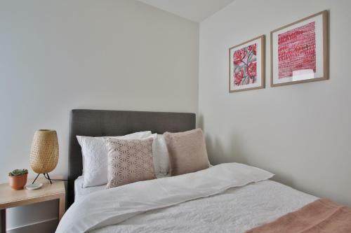 Luxurious And Chic 2br Apartment In Melbourne Cbd
