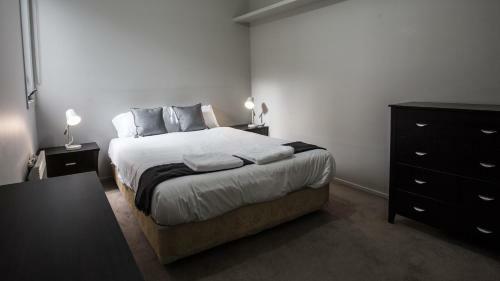 Readyset Apartments On Altona