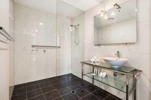 Central Melbourne Cbd Apartment With Gym And Pool
