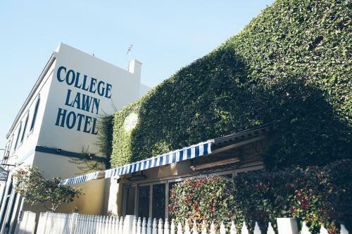 Albergue College Lawn Hotel