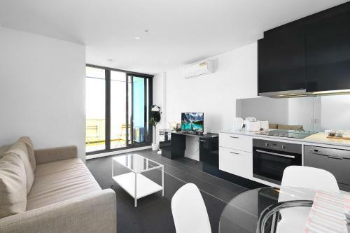 A Stylish Cbd Apartment With A Stunning View